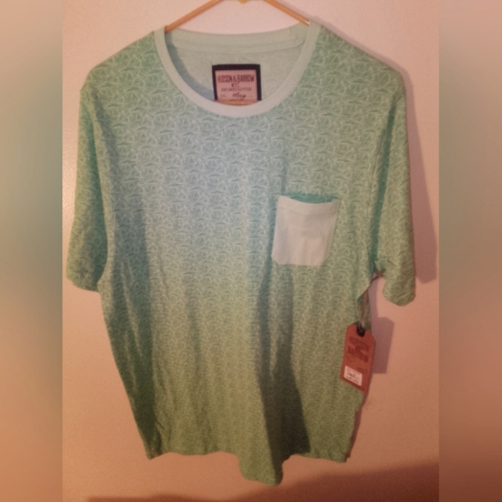 Men's shirt new with tags great for any occasion!